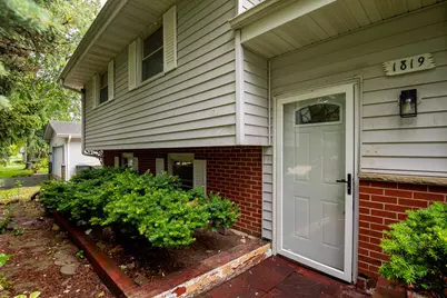 1819 Elmwood Drive, Lindenhurst, IL 60046 - Photo 3