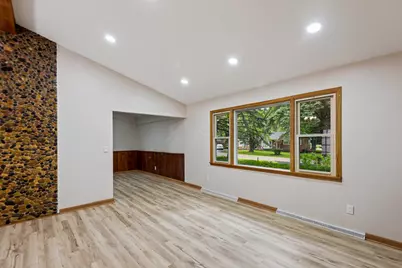 1819 Elmwood Drive, Lindenhurst, IL 60046 - Photo 11
