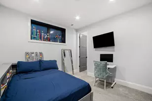 2254 W Roscoe St, Chicago, IL 60618 - Photo 27