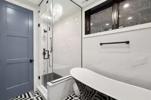 2254 W Roscoe St, Chicago, IL 60618 - Photo 23