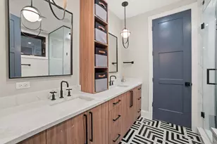 2254 W Roscoe St, Chicago, IL 60618 - Photo 21