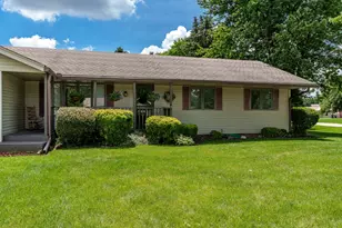 7431 Farview Dr, Cherry Valley, IL 61016 - Photo 3