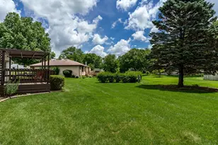 7431 Farview Dr, Cherry Valley, IL 61016 - Photo 9