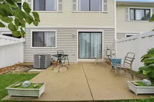 731 Shoreline Cir, Schaumburg, IL 60194 - Photo 35