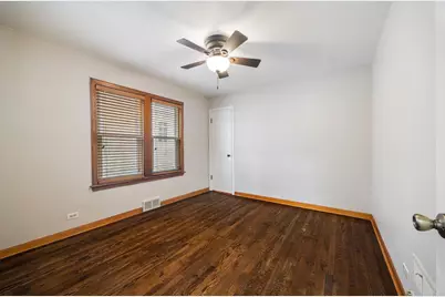 4914 W Warwick Avenue, Chicago, IL 60641 - Photo 11