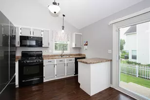 2290 Applewood Ln, Woodstock, IL 60098 - Photo 3