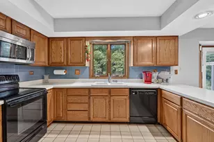 570 N Ellsworth Ave, Addison, IL 60101 - Photo 7