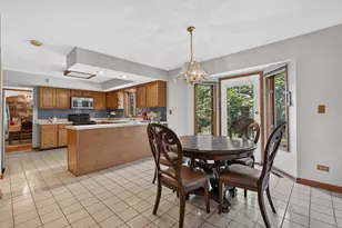 570 N Ellsworth Ave, Addison, IL 60101 - Photo 9