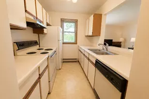 4316 W Shamrock Ln, McHenry, IL 60050 - Photo 3
