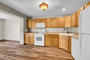 1825 Waverly Way, Montgomery, IL 60538 - Photo 9