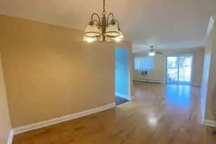 693 E Fullerton Ave, Glendale Heights, IL 60139 - Photo 11
