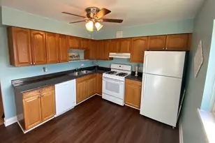 693 E Fullerton Ave, Glendale Heights, IL 60139 - Photo 3