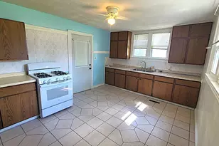1826 W 1st St, Dixon, IL 61021 - Photo 5