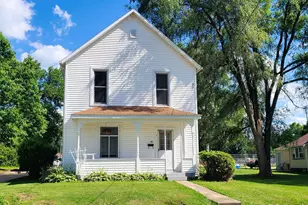 1826 W 1st St, Dixon, IL 61021 - Photo 1