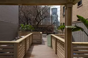 22 E Elm St, Chicago, IL 60611 - Photo 59