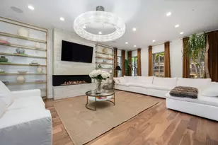 22 E Elm St, Chicago, IL 60611 - Photo 3