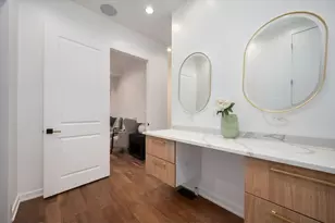 22 E Elm St, Chicago, IL 60611 - Photo 53