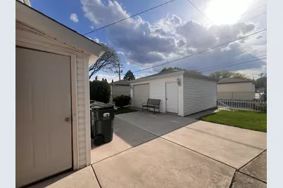 9220 Luna Avenue, Morton Grove, IL 60053 - Photo 19