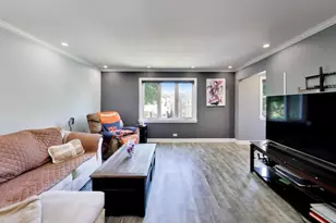 5016 N Mango Ave, Chicago, IL 60630 - Photo 3