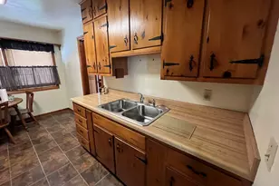 526 Edwards St, Kewanee, IL 61443 - Photo 11