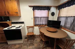 526 Edwards St, Kewanee, IL 61443 - Photo 9