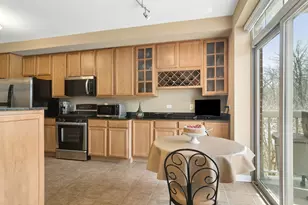 425 Benjamin Dr, Vernon Hills, IL 60061 - Photo 9