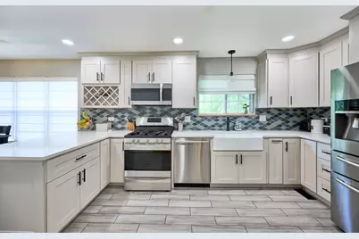 1140 Sandhurst Lane, Carol Stream, IL 60188 - Photo 7