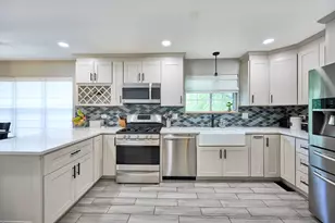 1140 Sandhurst Ln, Carol Stream, IL 60188 - Photo 7