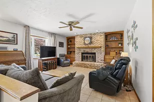 301 S Evergreen Ln, Bloomington, IL 61704 - Photo 15