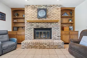 301 S Evergreen Ln, Bloomington, IL 61704 - Photo 17
