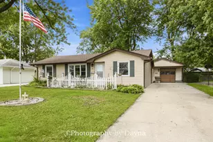 28 Jordan Dr, Bourbonnais, IL 60914 - Photo 1