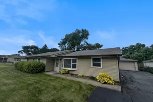 2413 Meridian Dr, Joliet, IL 60431 - Photo 3