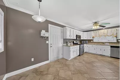 330 W Amie Avenue, Hinckley, IL 60520 - Photo 5
