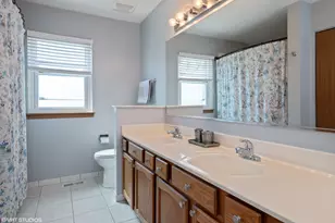 1196 Hummingbird Ln, Grayslake, IL 60030 - Photo 9