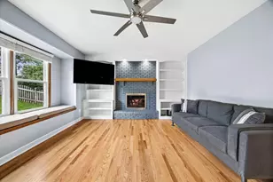 6076 Angel Ln, Lisle, IL 60532 - Photo 9