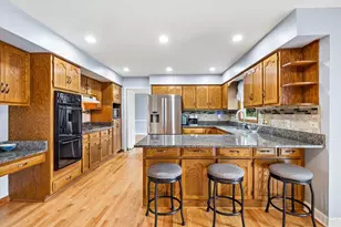 6076 Angel Ln, Lisle, IL 60532 - Photo 5