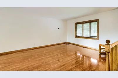 [Address not provided], Streamwood, IL 60107 - Photo 3