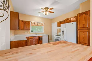 10202 Perry Rd, Dekalb, IL 60115 - Photo 7