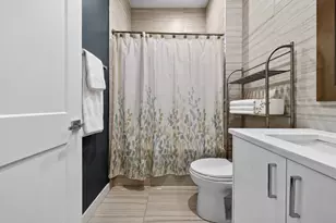 1751 W Roscoe St, Chicago, IL 60657 - Photo 13