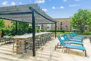 3930 N Pine Grove Ave, Chicago, IL 60613 - Photo 5