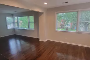 8638 Trumbull Ave, Skokie, IL 60076 - Photo 5