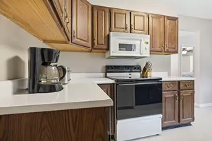 704 E North St, Pontiac, IL 61764 - Photo 9