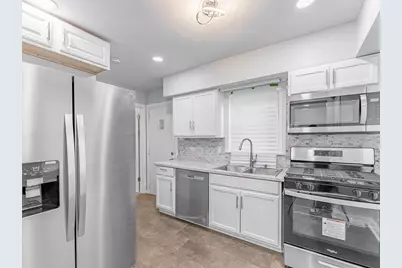 8252 S Calumet Avenue, Chicago, IL 60619 - Photo 13