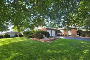 41294 E 100 North Rd, Bellflower, IL 62174 - Photo 3