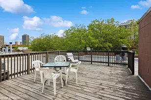 303 W Scott St, Chicago, IL 60610 - Photo 15