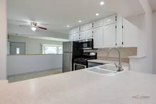 2508 Highland Dr, Lindenhurst, IL 60046 - Photo 17