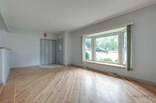 2508 Highland Dr, Lindenhurst, IL 60046 - Photo 5