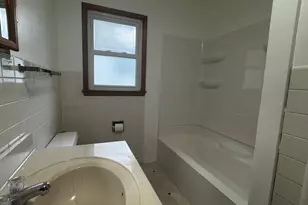 223 N Washington St, Genoa, IL 60135 - Photo 11