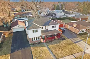5831 W 109th St, Chicago Ridge, IL 60415 - Photo 3