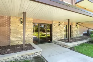 8101 W Courte Dr, Niles, IL 60714 - Photo 3